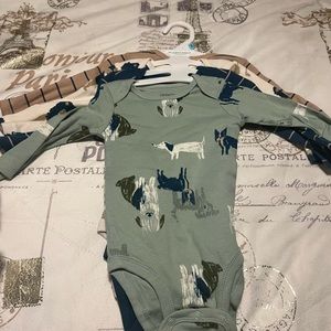 BRAND NEW 6 MONTH OLD BABY BOY LONG SLEEVE ONSIES (4PACK)